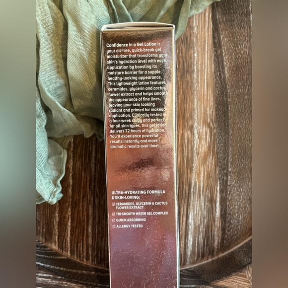 IT Cosmetics CONFIDENCE IN A GEL LOTION MOISTURIZER • IT Cosmetics Skincare - Picture 3 of 5